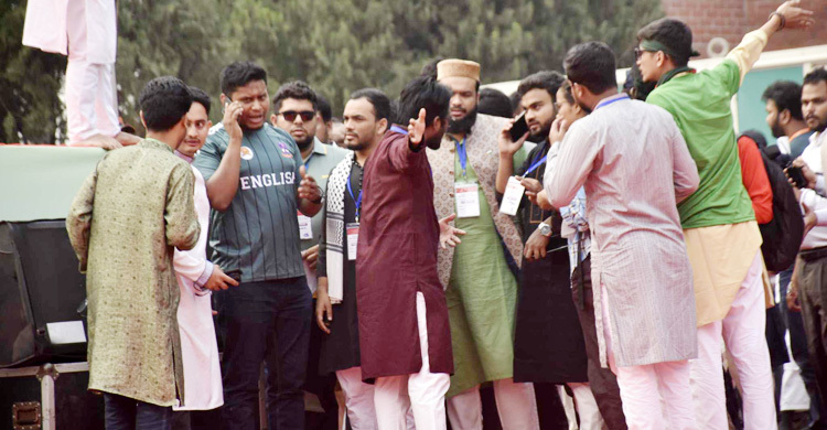 নতুন দলের আত্মপ্রকাশ অনুষ্ঠানে হাসনাত-সারজিস